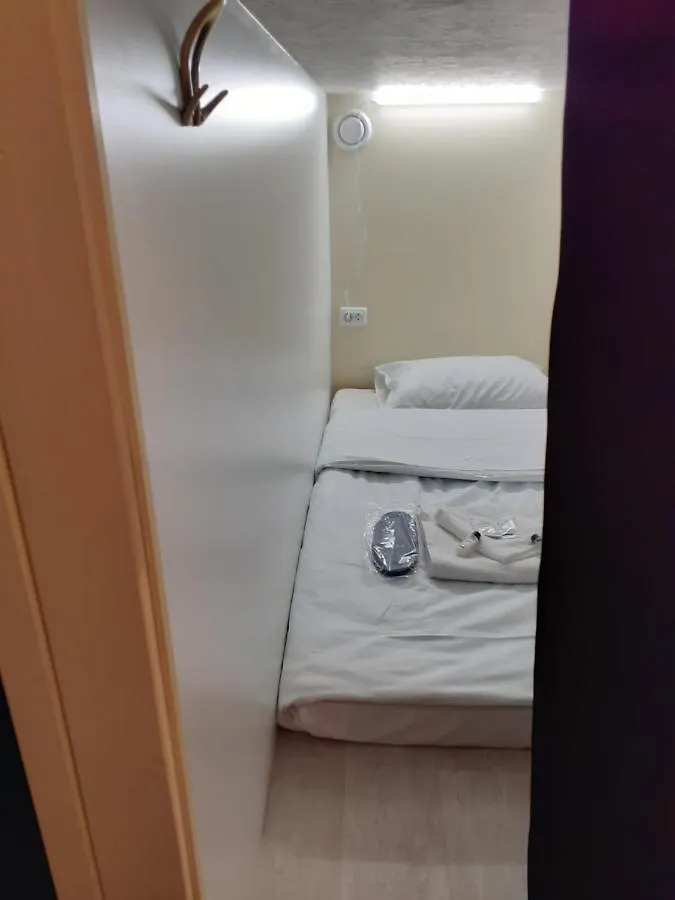 New Neva Capsule Hotel Saint Petersburg 0*,